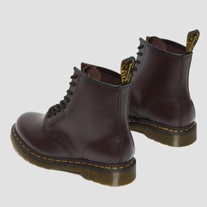 1460 Smooth Leather Lace-up Dr. Martens